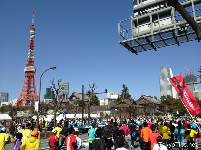 Tokyo Marathon 2013. Shiba Park near Tokyo Tower and Zojoji Temple, at 11:30.