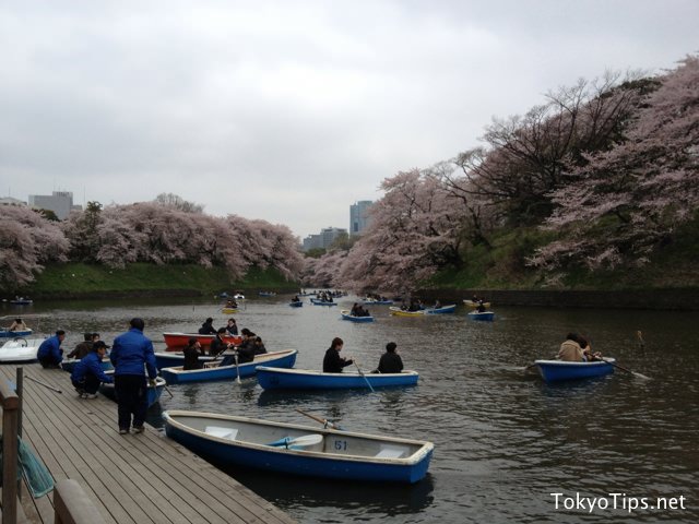 I had be able to get on a boat without waiting for. If it was sunny warm day, I had to wait for long time to get on.