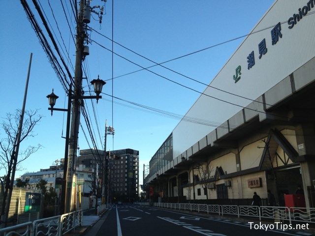 APA Hotel Tokyo Shiomi Ekimae is at one minute walk from JR Shiomi Station.